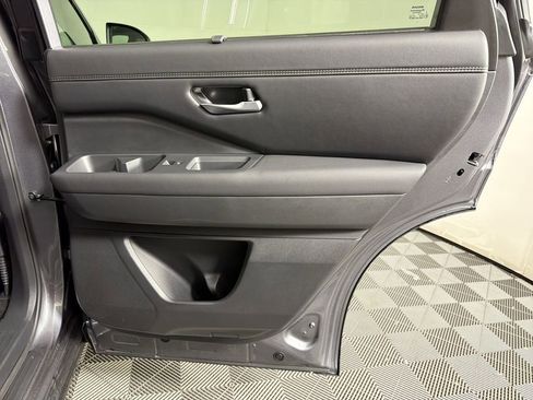 Used 2025 Nissan Pathfinder Platinum w/ Cargo Package image 15