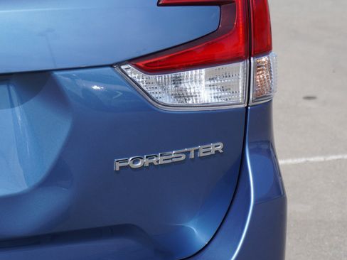 Used 2021 Subaru Forester AWD/4WD image 11
