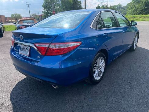 Used 2017 Toyota Camry SE image 4