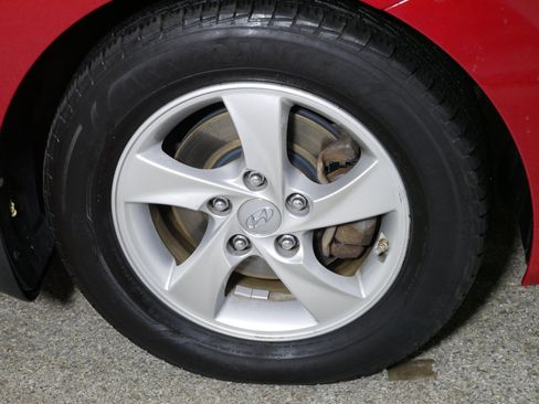 Used 2015 Hyundai Elantra SE image 15