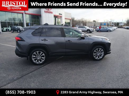 Used 2020 Toyota RAV4 XLE Premium image 8