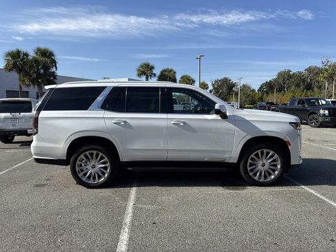 Used 2023 Cadillac Escalade Premium Luxury image 2