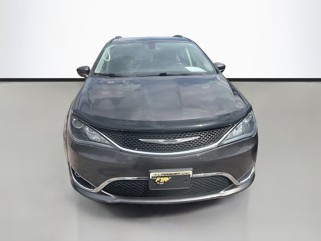 Used 2018 Chrysler Pacifica Touring-L FWD image 2