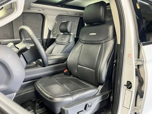 Used 2025 Ford Expedition Max Platinum AWD/4WD image 7