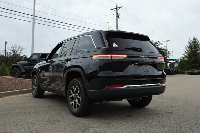 New 2027 Jeep Grand Cherokee Laredo X RWD image 8
