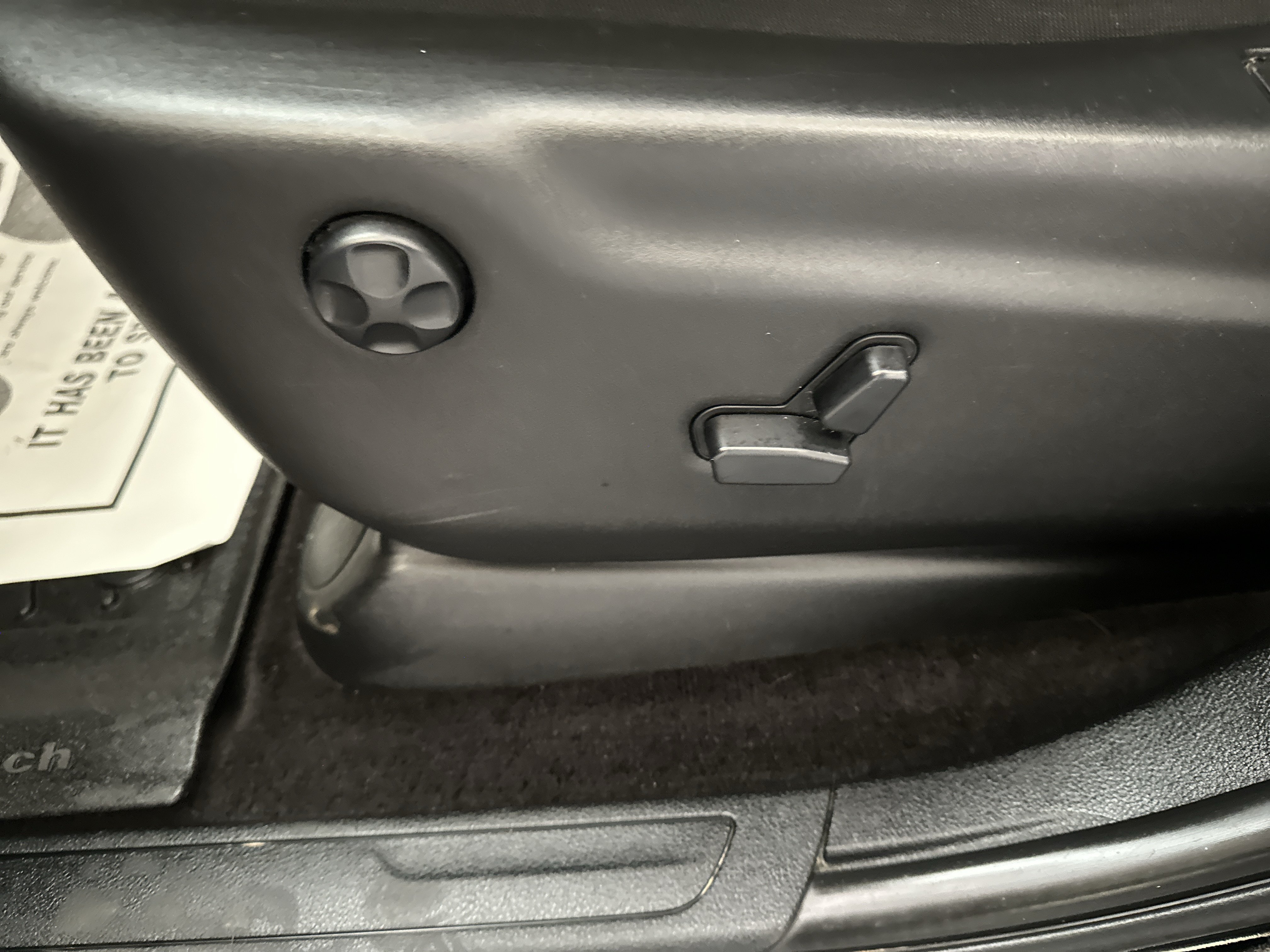 Used 2018 Jeep Grand Cherokee Laredo AWD/4WD image 19
