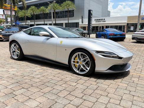 Used 2022 Ferrari Roma RWD image 6