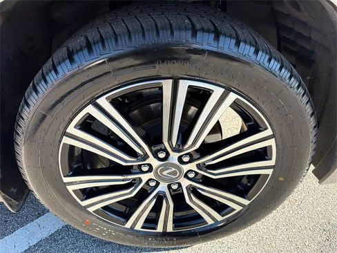 Used 2024 Lexus LX 600 4WD w/ Luxury Package image 12