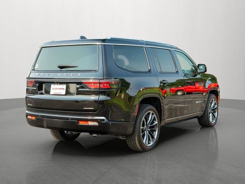 Used 2023 Jeep Wagoneer Series III w/ Premium Group I AWD/4WD image 7