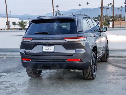 New 2025 Jeep Grand Cherokee Altitude image 9