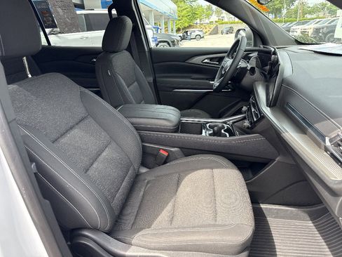 Used 2025 Chevrolet Traverse LT FWD image 26