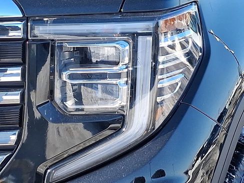 Used 2024 GMC Sierra 1500 SLT image 9