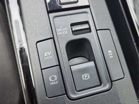 Used 2024 Toyota Prius LE FWD image 22