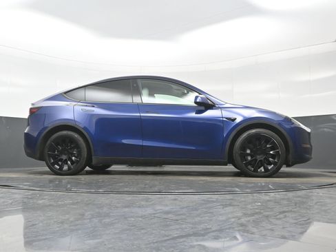 Used 2023 Tesla Model Y Long Range image 30