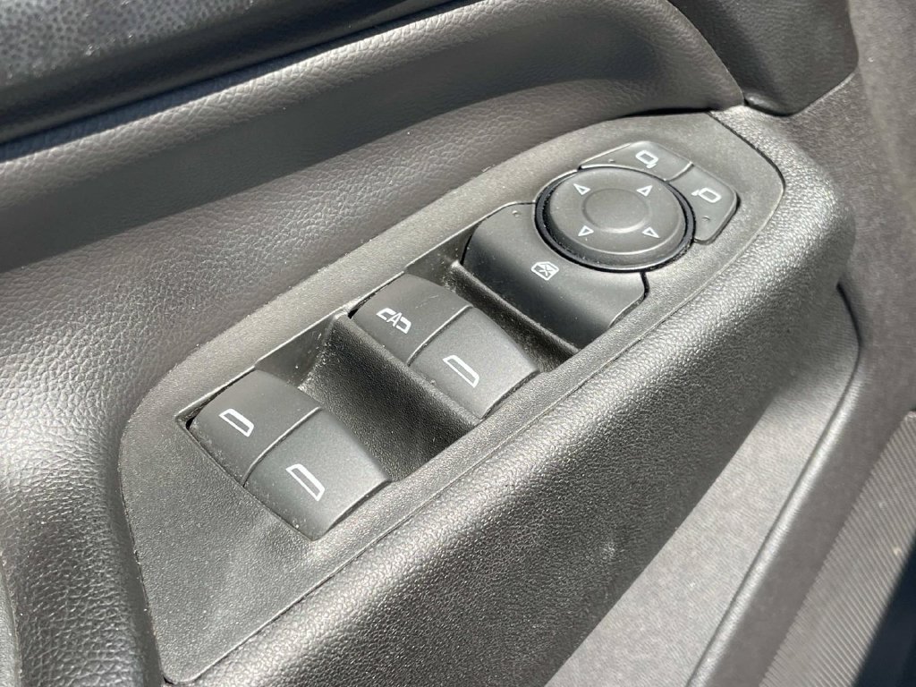 Used 2018 Chevrolet Equinox LT FWD image 28