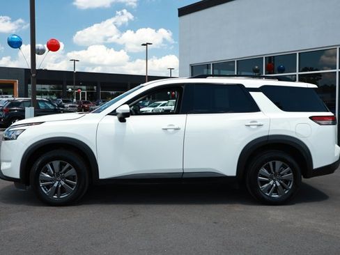 Used 2025 Nissan Pathfinder SV FWD image 9