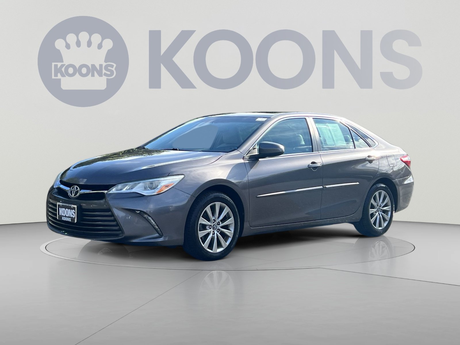 Used 2017 Toyota Camry XLE FWD image 1