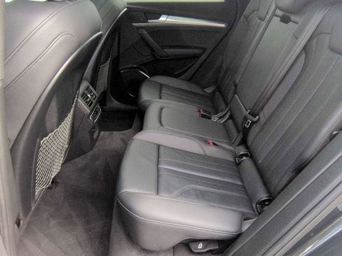 Used 2020 Audi Q5 2.0T Premium w/ Titanium Sport Package image 21