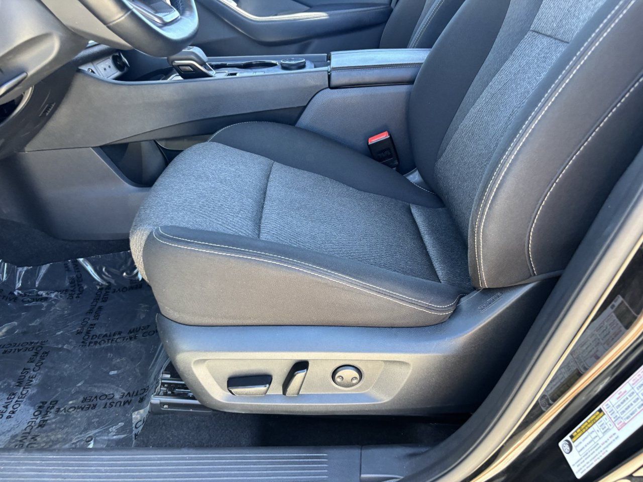 Used 2025 Nissan Rogue SV AWD/4WD image 18