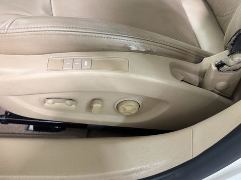 Used 2011 Buick LaCrosse CXS w/ Driver Confidence Package FWD image 9