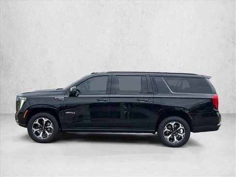 Used 2025 GMC Yukon XL AT4 w/ AT4 Premium Package AWD/4WD image 8