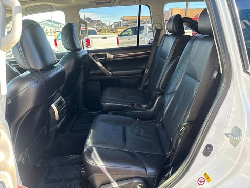 Used 2018 Lexus GX 460 image 25