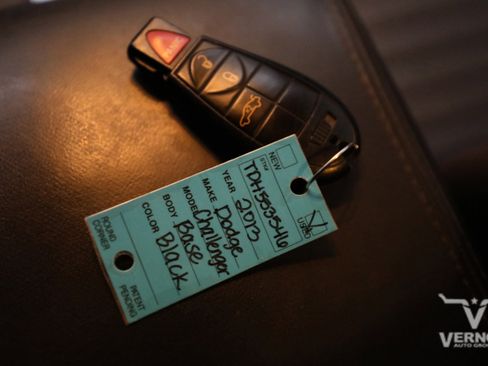 Used 2013 Dodge Challenger SXT image 11