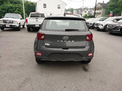 Used 2025 Hyundai Venue Limited FWD image 7