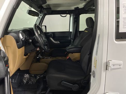 Used 2015 Jeep Wrangler Unlimited Sahara w/ Connectivity Group image 6