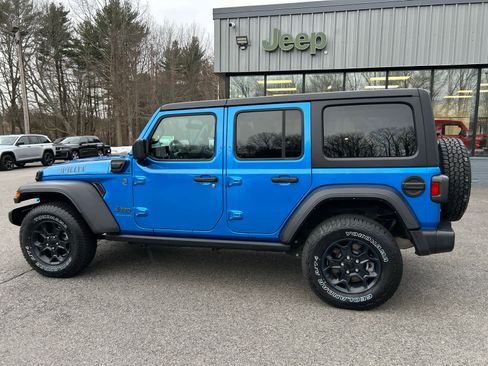 Used 2023 Jeep Wrangler Unlimited w/ Cold Weather Group image 9