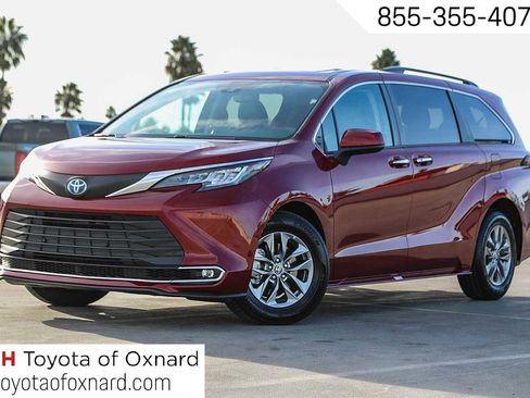 Used 2023 Toyota Sienna XLE image 1