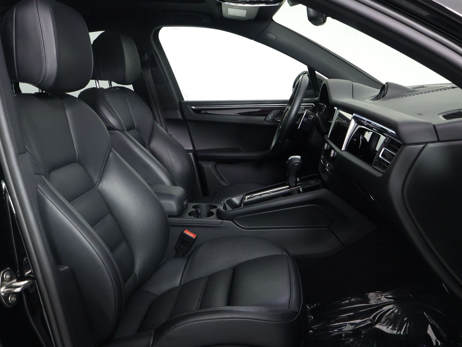 Certified 2024 Porsche Macan S AWD/4WD image 31