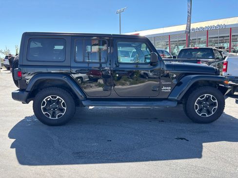 Used 2018 Jeep Wrangler Unlimited Sahara w/ Uconnect 4C Nav & Sound Group AWD/4WD image 5