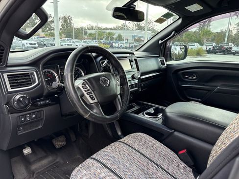 Used 2018 Nissan Titan SV w/ SV Convenience Package image 6