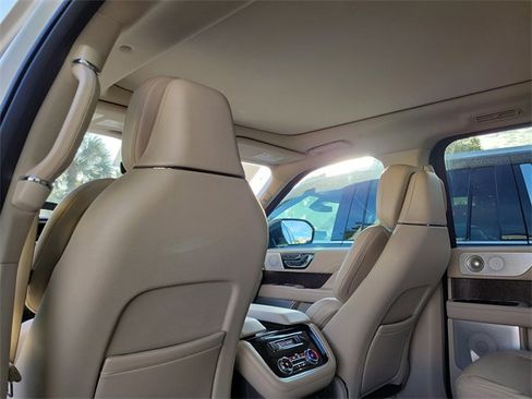Used 2020 Lincoln Navigator Reserve w/ Luxury Package image 10