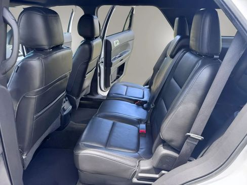 Used 2014 Ford Explorer XLT w/ Equipment Group 202A FWD image 14
