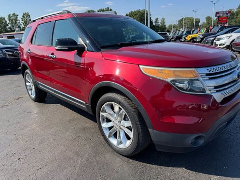 Used 2014 Ford Explorer XLT w/ Equipment Group 202A AWD/4WD image 12