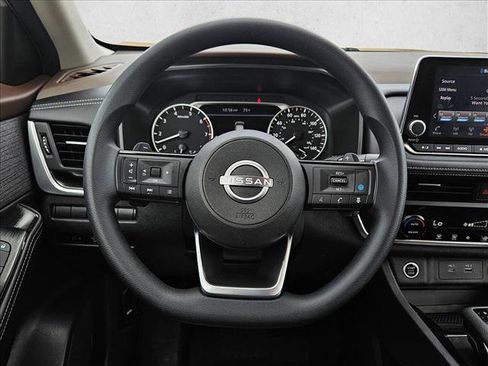 Used 2023 Nissan Rogue SV image 11