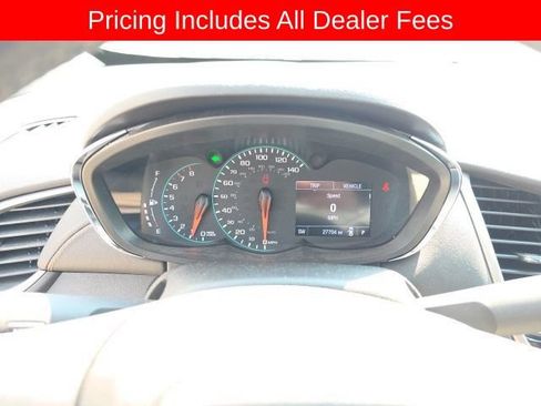 Used 2020 Chevrolet Trax LT w/ LT Convenience Package FWD image 12