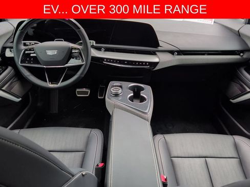 Used 2025 Cadillac Optiq Sport 2 w/ LPO, Floor Liner Package AWD/4WD image 18