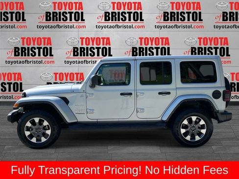 Used 2022 Jeep Wrangler Unlimited Sahara w/ LED Lighting Group AWD/4WD image 7