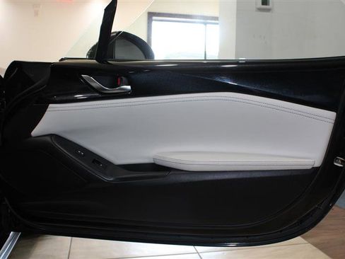 Used 2021 MAZDA MX-5 Miata Grand Touring image 28