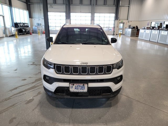 Used 2024 Jeep Compass Latitude AWD/4WD image 2
