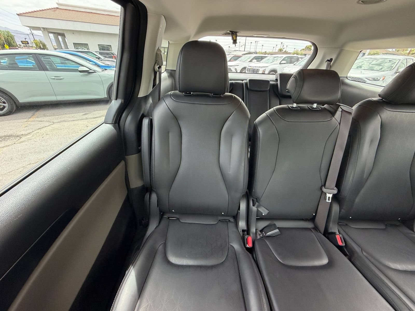 Used 2026 Kia Carnival FWD image 40