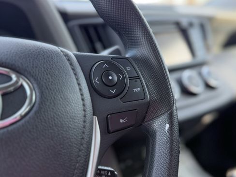 Used 2018 Toyota RAV4 LE image 16