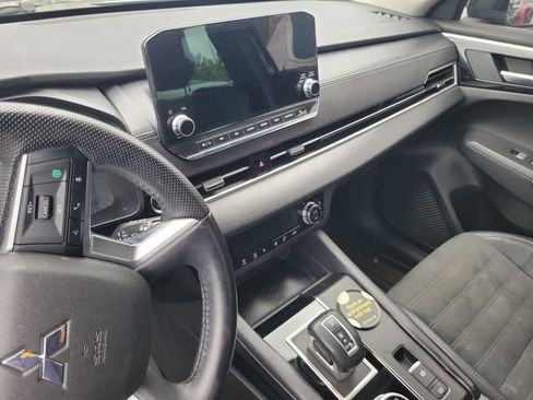 Used 2023 Mitsubishi Outlander SE FWD image 24