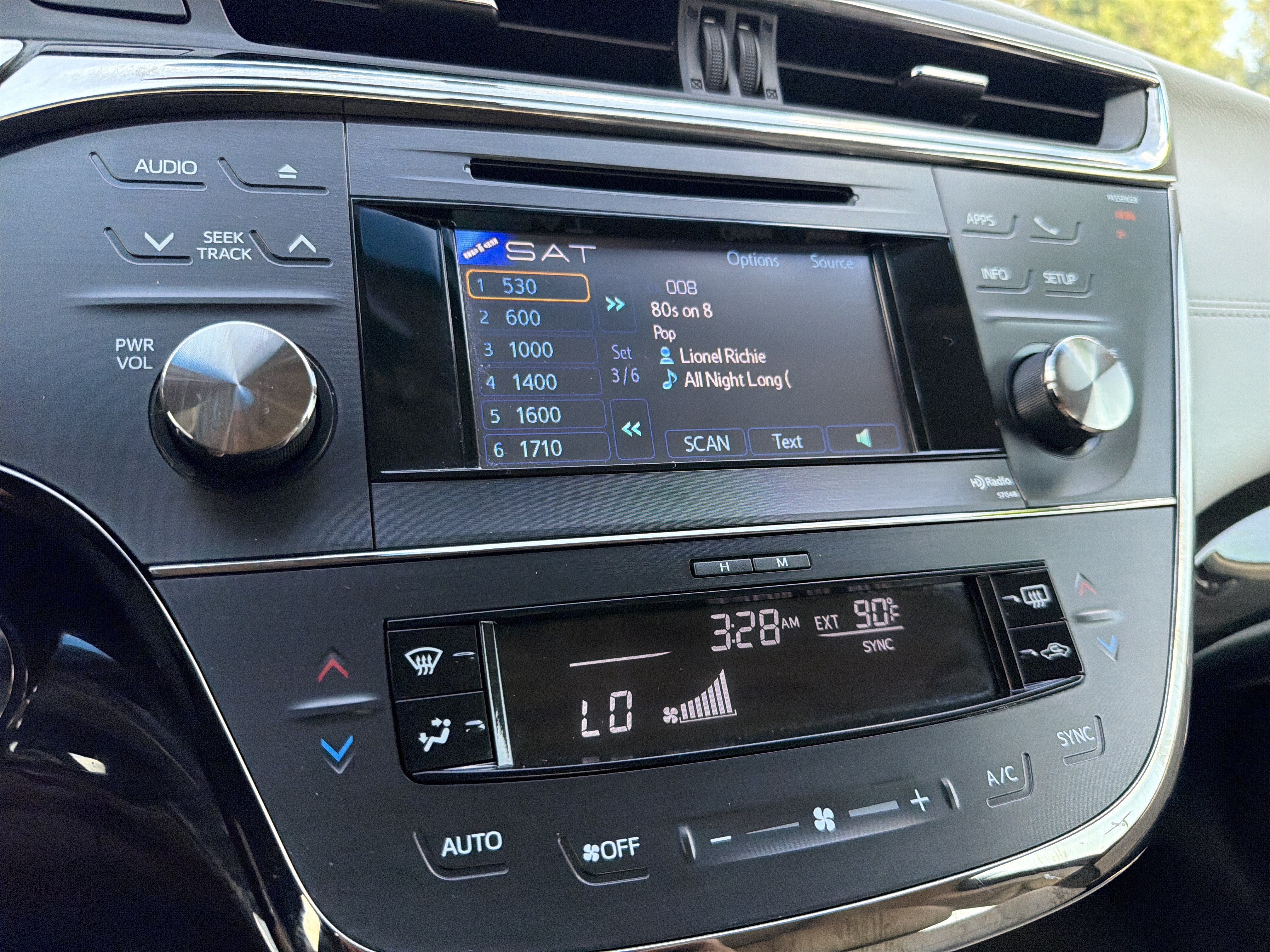 Used 2014 Toyota Avalon XLE Touring FWD image 5