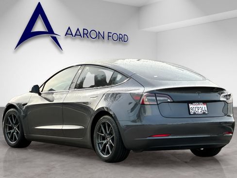 Used 2021 Tesla Model 3 Standard Range Plus image 3