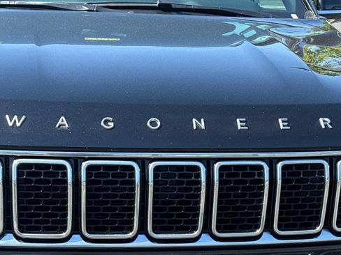 Used 2023 Jeep Wagoneer L Series II RWD image 8
