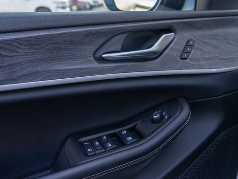 Used 2023 Jeep Grand Cherokee L Limited w/ Luxury Tech Group II image 14